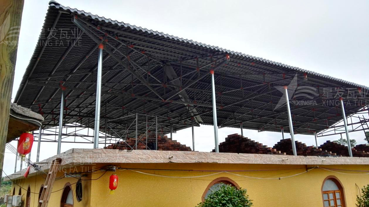 “鋼結(jié)構(gòu)+合成樹脂瓦”屋面建筑體系已被普遍應(yīng)用，促進(jìn)行業(yè)發(fā)展